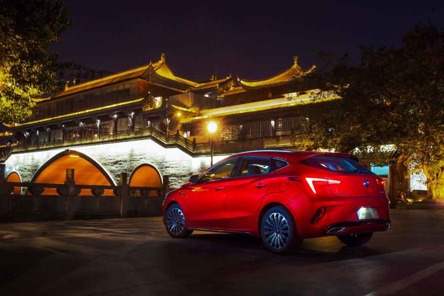 ChangAn Eado XT 2018 года  (фото 11 из 19)